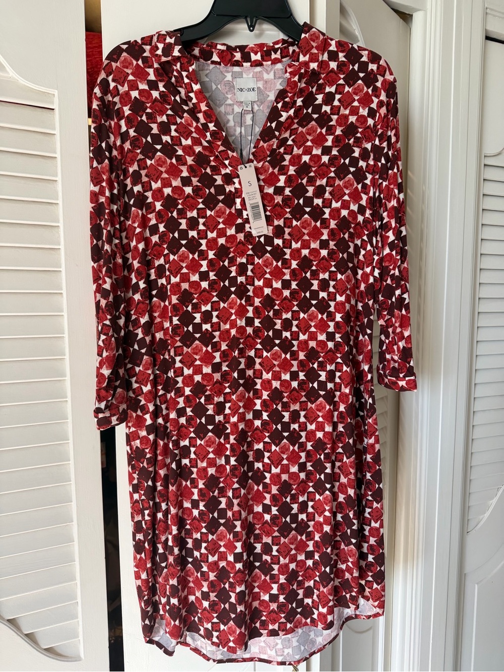 NIC+ZOE Red and White Geometric Long Sleeve V-Neck Dress